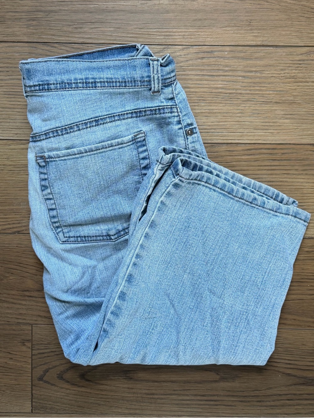 Gloria Vanderbilt size 4 women's jeans distressed capri
